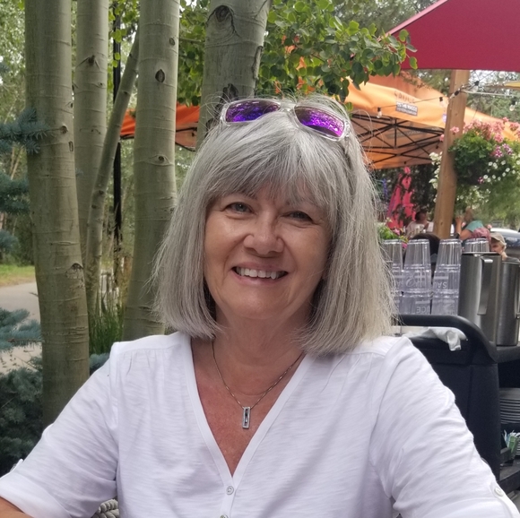 Meet your Poshers, Donna & Steve - Picture 8 of 9